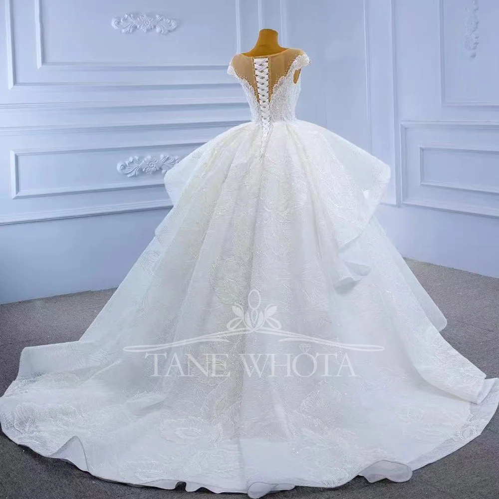 高級レースウェディングドレス 2025 Oネック キャップスリーブ レースアップバック ビーズ装飾 ボールガウン カスタマイズ可能 ノイバ ベスティド・デ・カサメント