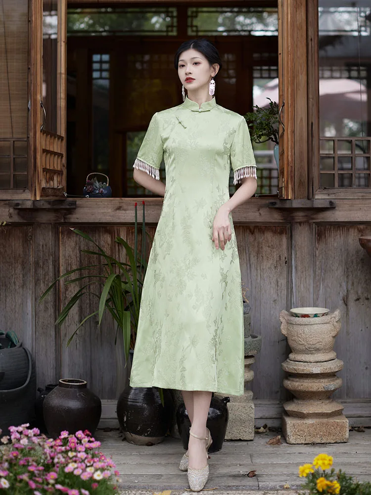 

Новое китайское повседневное платье-ципао с коротким рукавом для девочек, улучшенная модель в стиле флагоносец, для особых случаев.