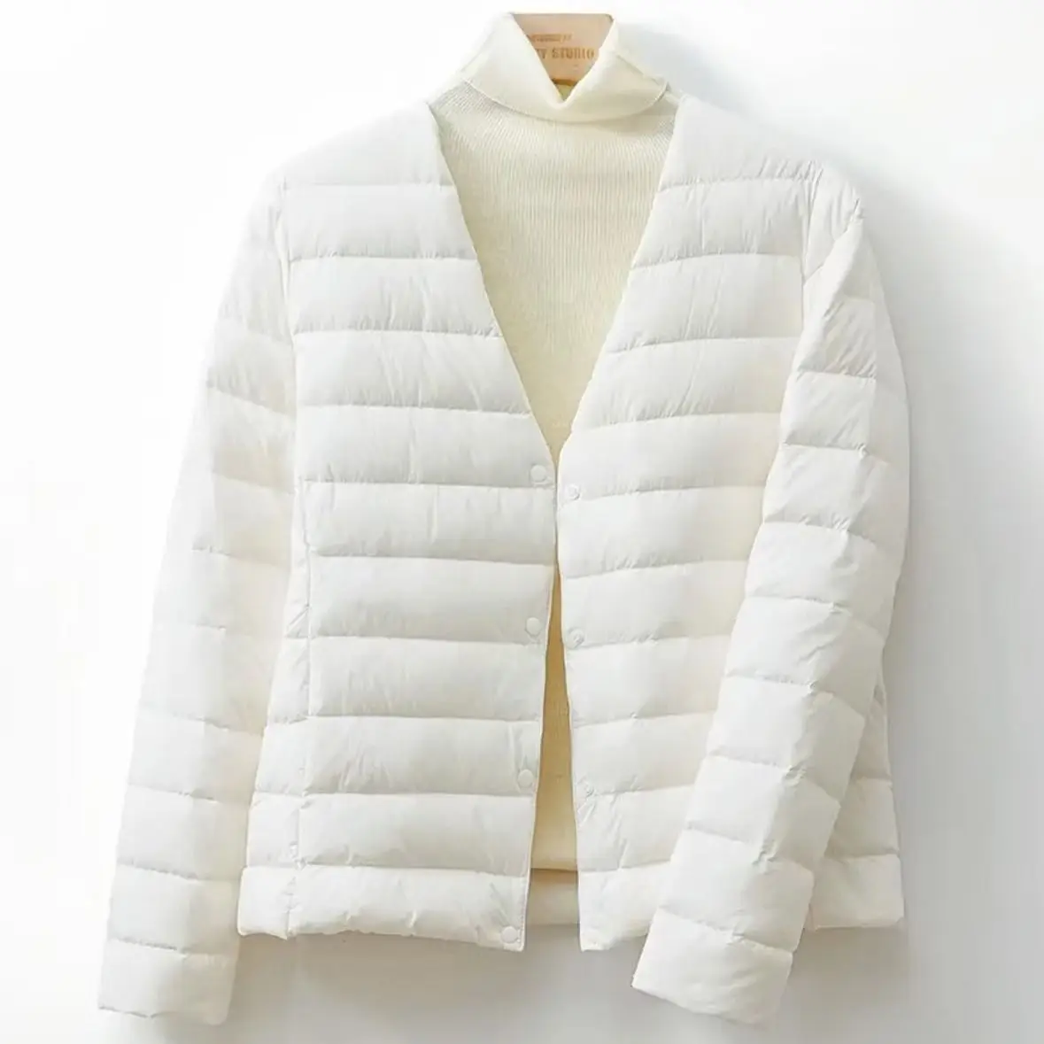 Nowa, lekka kurtka puchowa z białego kaczy puchu na jesień i zimę, z damską podszewką, krótka, z okrągłym dekoltem i bez kołnierza, ciepła.