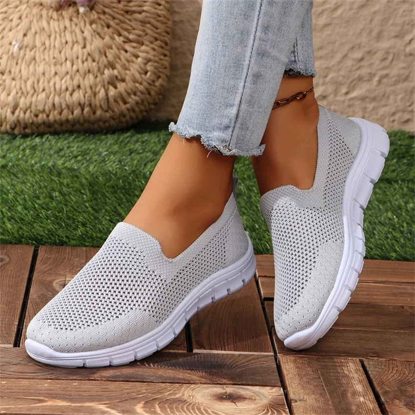 Women\'s New Flat Bottom Comfortable Sports Shoes Women Elegant Round Toe Designer Outdoor Hiking Vulcanized Shoes