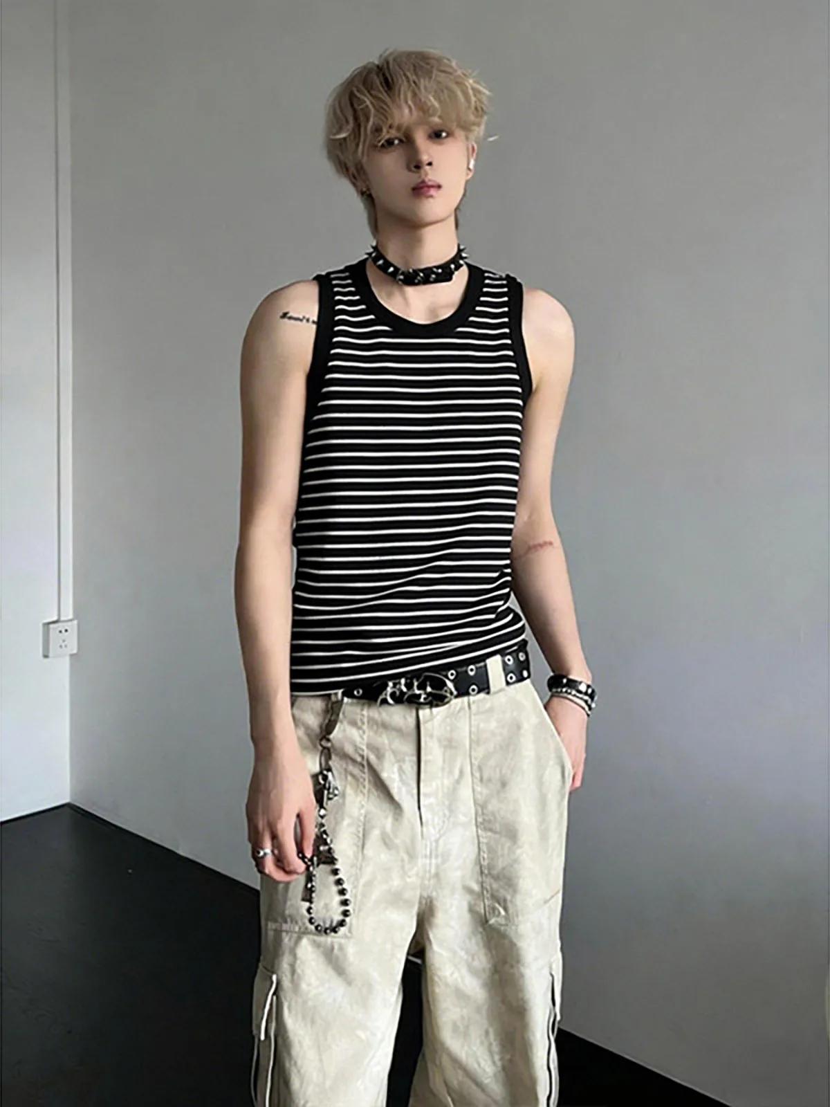Retro Sport Black White Stripes Vest Men's Commute Cleanfit Basketball Fitness Sleeveless T-Shirt Shoulder Pad Handsome