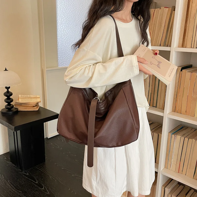 

2026 New Korean Minimalist Soft Leather Female Crossbody Bag Women’s Shoulder Bag Casual Versatile Large Capacity Tote Bag