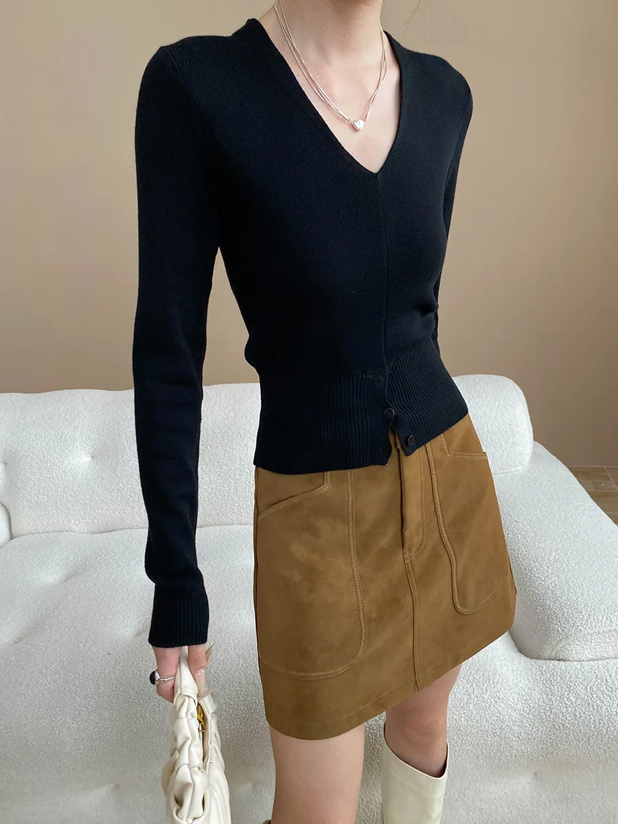 

Бумажный человек с V-образным вырезом, пуговицей и защемлением талии, исключением темперамента для похудения. Вязаная основа рубашки