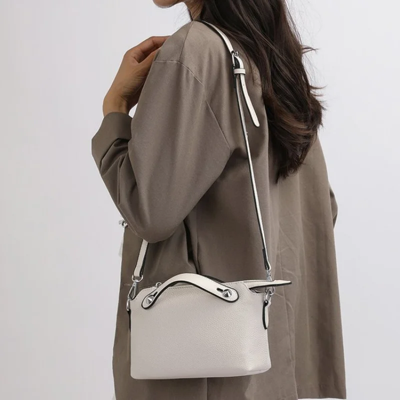 

Женская элегантная кожаная сумка через плечо в стиле известного дизайнера и простой винтажный вид, идеально подходящая для повседневного наряда ​