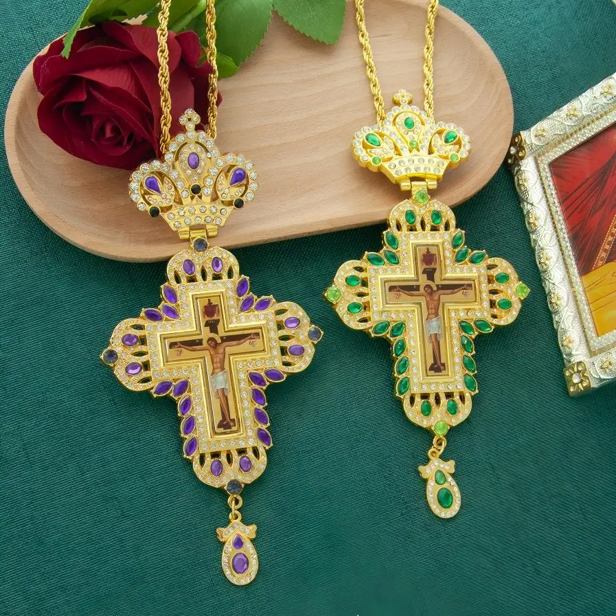 HTISOK Goldfarbenes Orthodoxes Kreuz-Anhänger mit farbigen Strasssteinen, christliches Kruzifix, religiöses Geschenk für Männer und Frauen mit Box – Detail 9