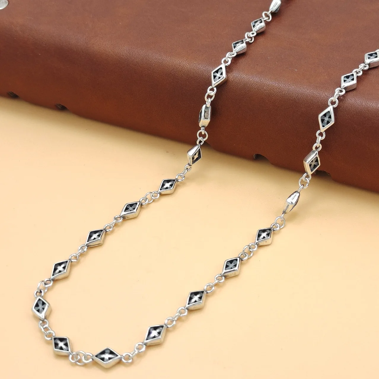 

Korean version internet celebrity s925 pure silver cross chain necklace with personalized texture and naked chain sweater chain