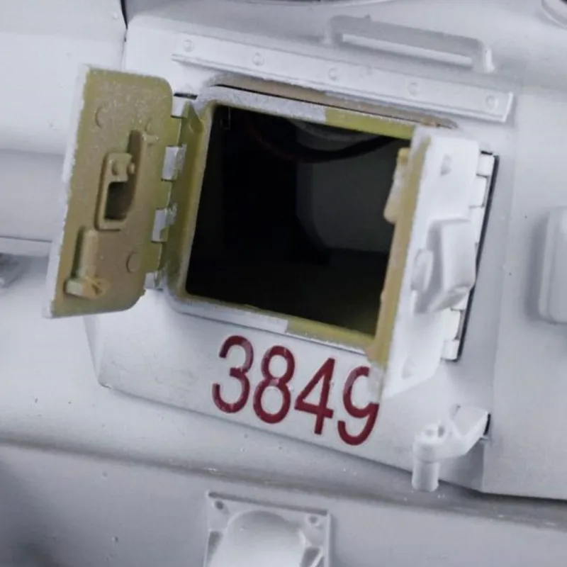 

В наличии: Радиоуправляемый танк Heng Long 1/16 Snow 7.0 Customized Panzer III H RTR (модель 3849) с металлическими колесами, гусеницами, редуктором, направляющими роликами и функцией инфракрасной стрельбы BB-шариками.