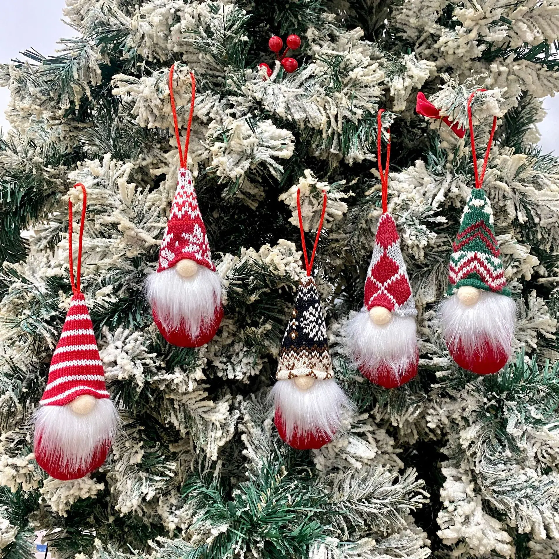 Weihnachtsdekorationen: Anhänger, Weihnachtsmann, Weihnachtsbaumanhänger, gesichtslose Puppe Niedliche Mini-Feiertagsdekorationen mit gesichtslosem Zwerg