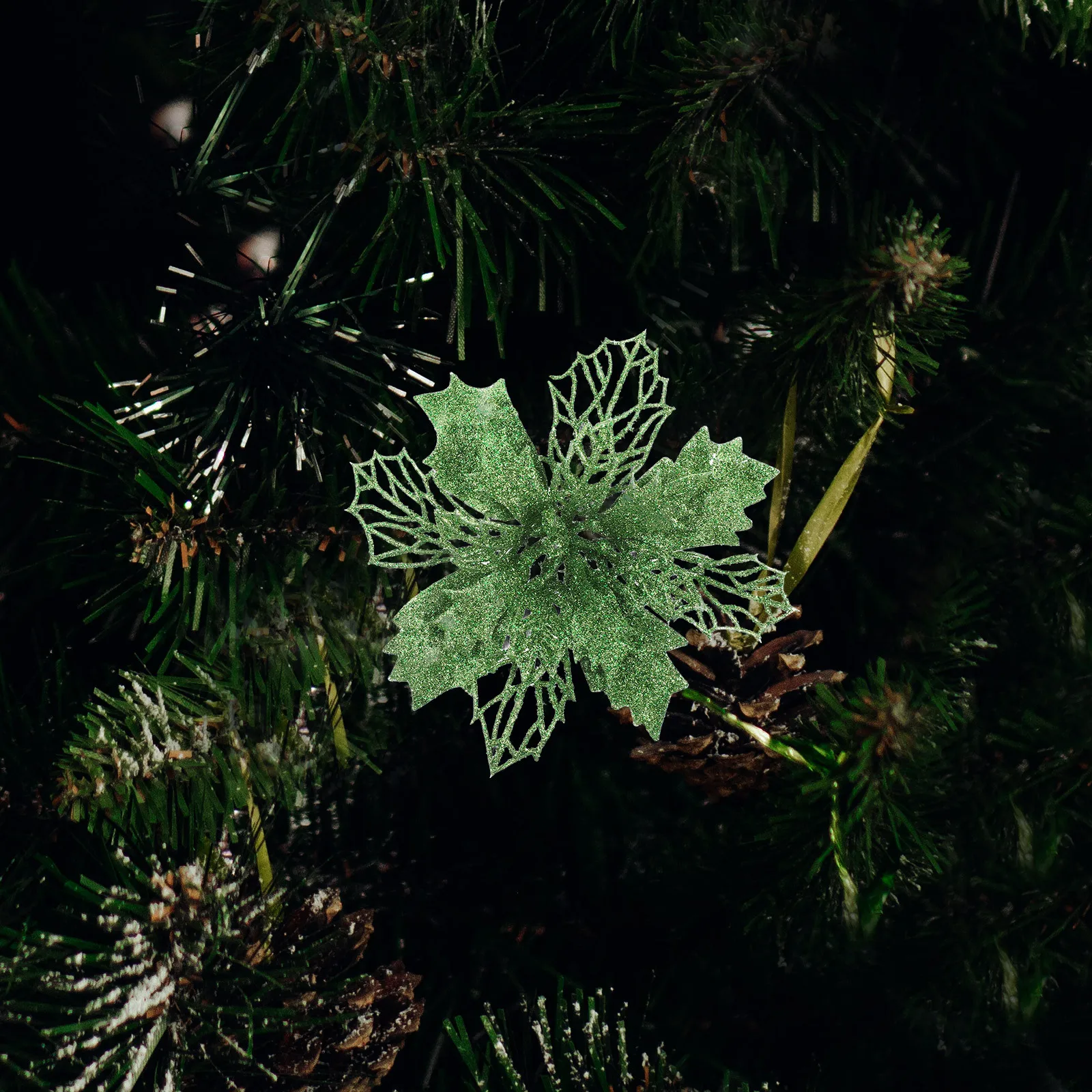 

1Set Christmas Tree Poinsettia Flowers Glitter Hollow Fake Simulation Flowers Holiday Xmas Ornamental Decorations Clip on