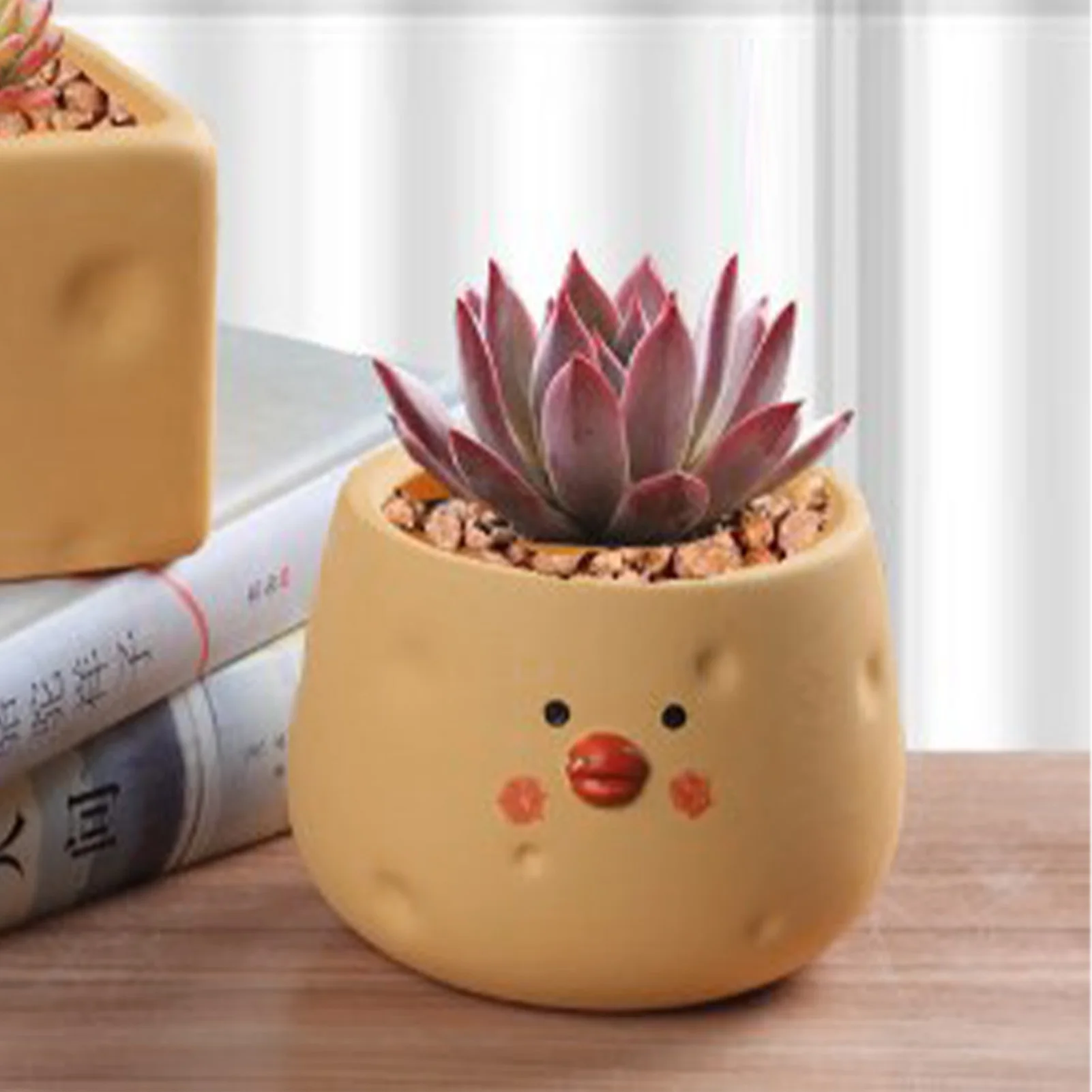 Cute  Yellow Egg Shape Flower Pot Ceramic Cartoon Chick Planter Succulent Pot For Indoor Outdoor Home Garden Decoration