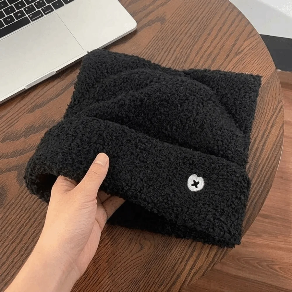 Ins-Style-Mütze aus Polyester mit Katzenohren, weich und flauschig, übt keinen Druck auf den Kopf aus, Plüsch-Beanie, leichte, bequeme, warme Strickmütze, ideal für den täglichen Gebrauch. – Detail 8