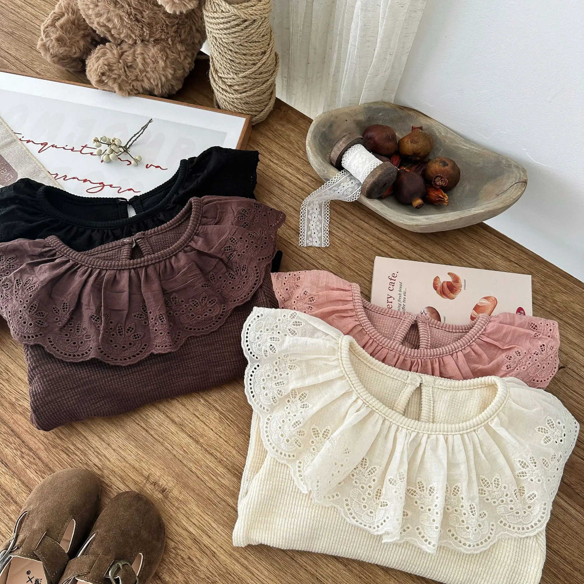 2025 Autumn Girls' Lace Collar Bottom Shirt Children's Solid Color Versatile Top Women's Treasure Long Sleeve