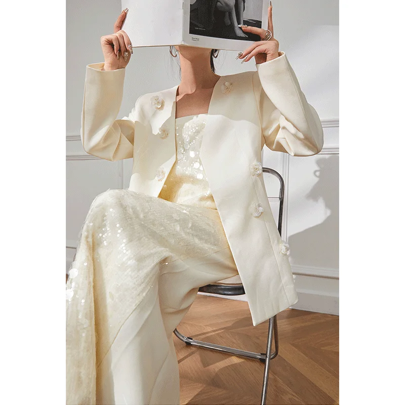 

Ele White Suit And ter Dr Set Faionable And Sli Women's Wear for Spring Season Clete Outfit Profional Look