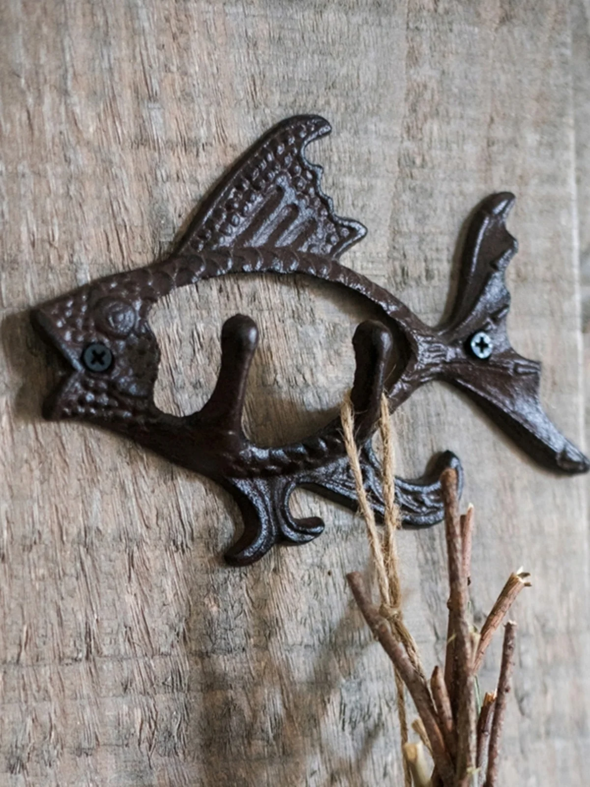 

Cast Iron Flying Fish Hook Wall Garden Outdoor Decoration Personalized Grocery American