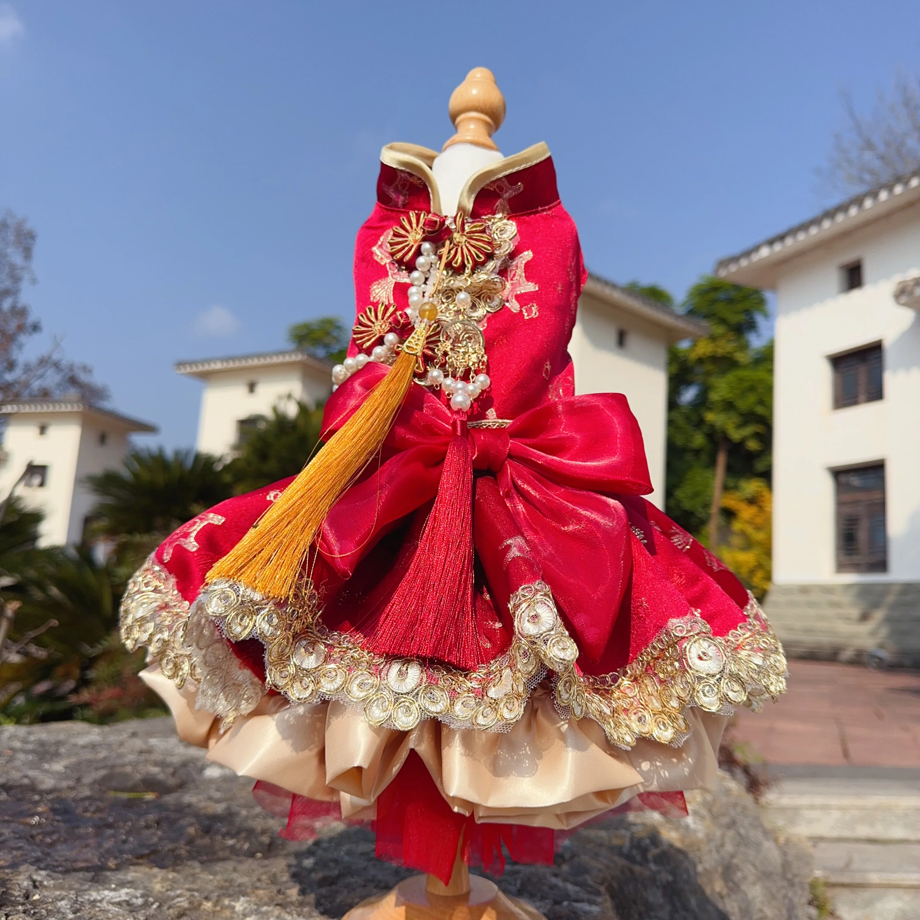 

2026 Новогодняя одежда для щенков, собак и кошек, роскошное платье Cheongsam ручной работы с вышивкой и принтом для маленьких и средних собак, одежда для домашних животных чихуахуа