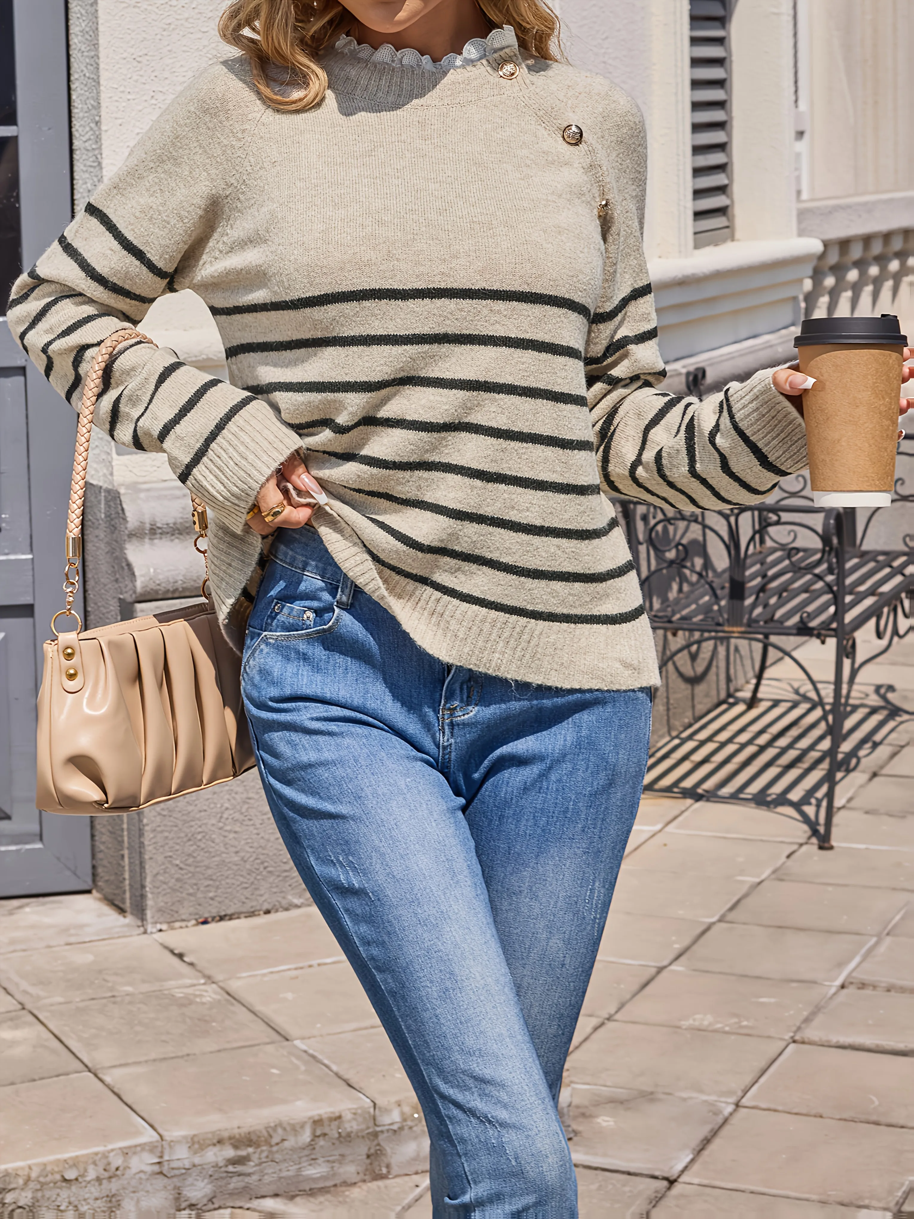 سترة محبوكة جديدة لخريف وشتاء 2025 مخططة ومزودة بقطع القماش من الدانتيل بلوفر بنصف زر للنساء