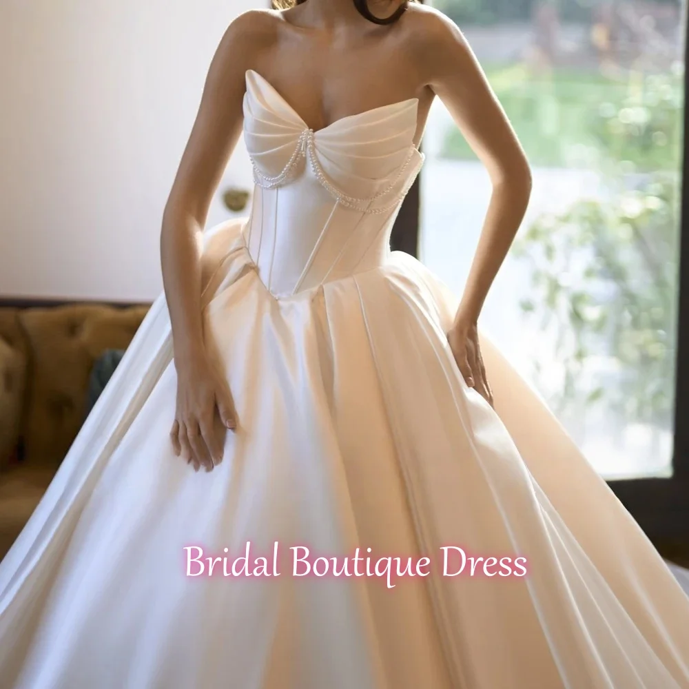 Elegant Pleated Strapless Lace Up A-Line Wedding Dress 2026 Exquisite Beading Satin Court Train Princess Bridal Gown Customized