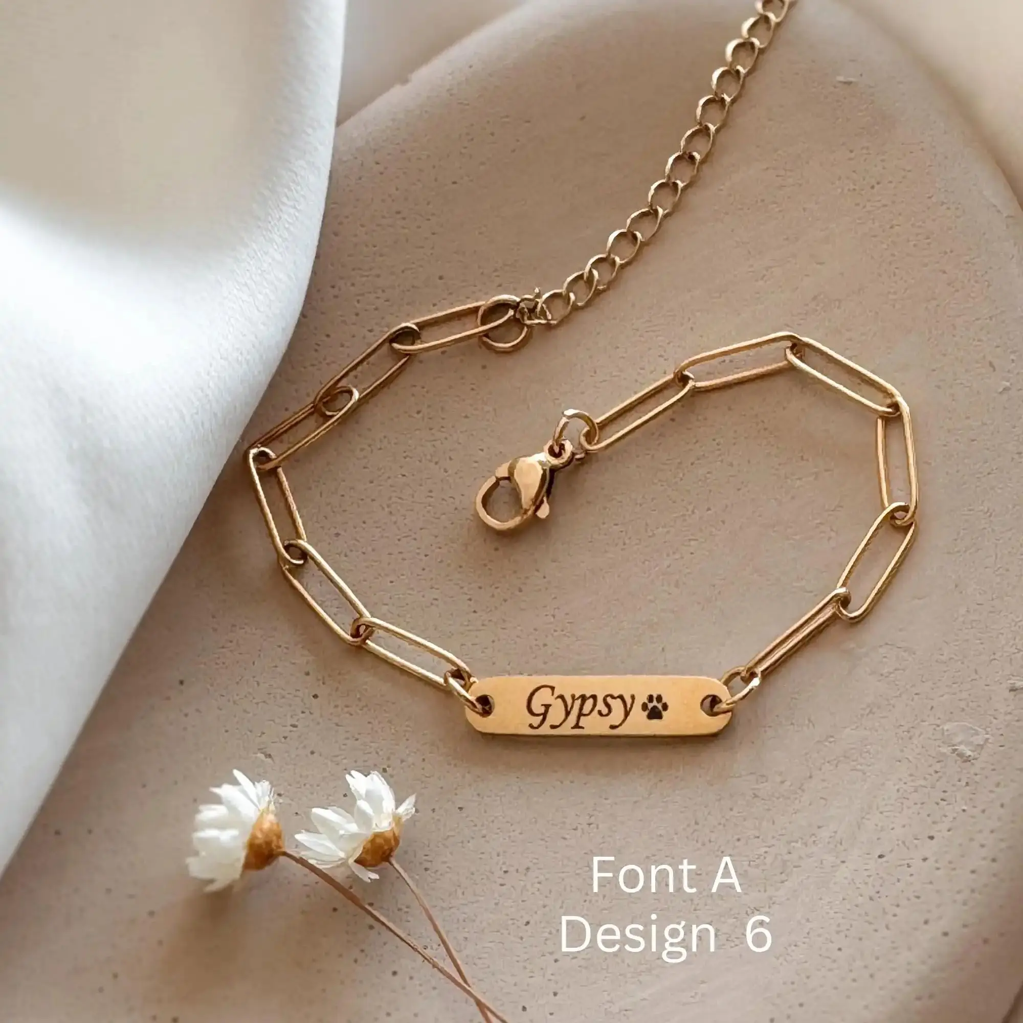 

Personalized Mommy Dog ​​bracelet Customizable with Name or Initials Simple Pet Lover's Accessory Perfect Gift for Dog Owners