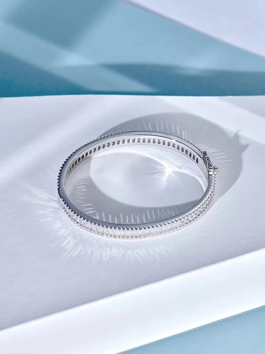 Bracciale in argento sterling s925 Bracciale con polsino in pietra piena di alta qualità Piatto in oro bianco 18 carati Coppia Amanti Regali per feste Gioielleria raffinata