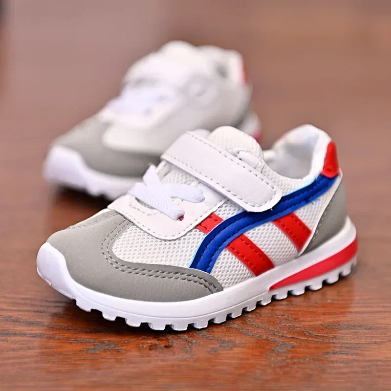 Sneakers in rete per bambini comode scarpe da corsa per bambini traspiranti ragazzi ragazze calzature Casual studenti scarpe antiscivolo con fondo