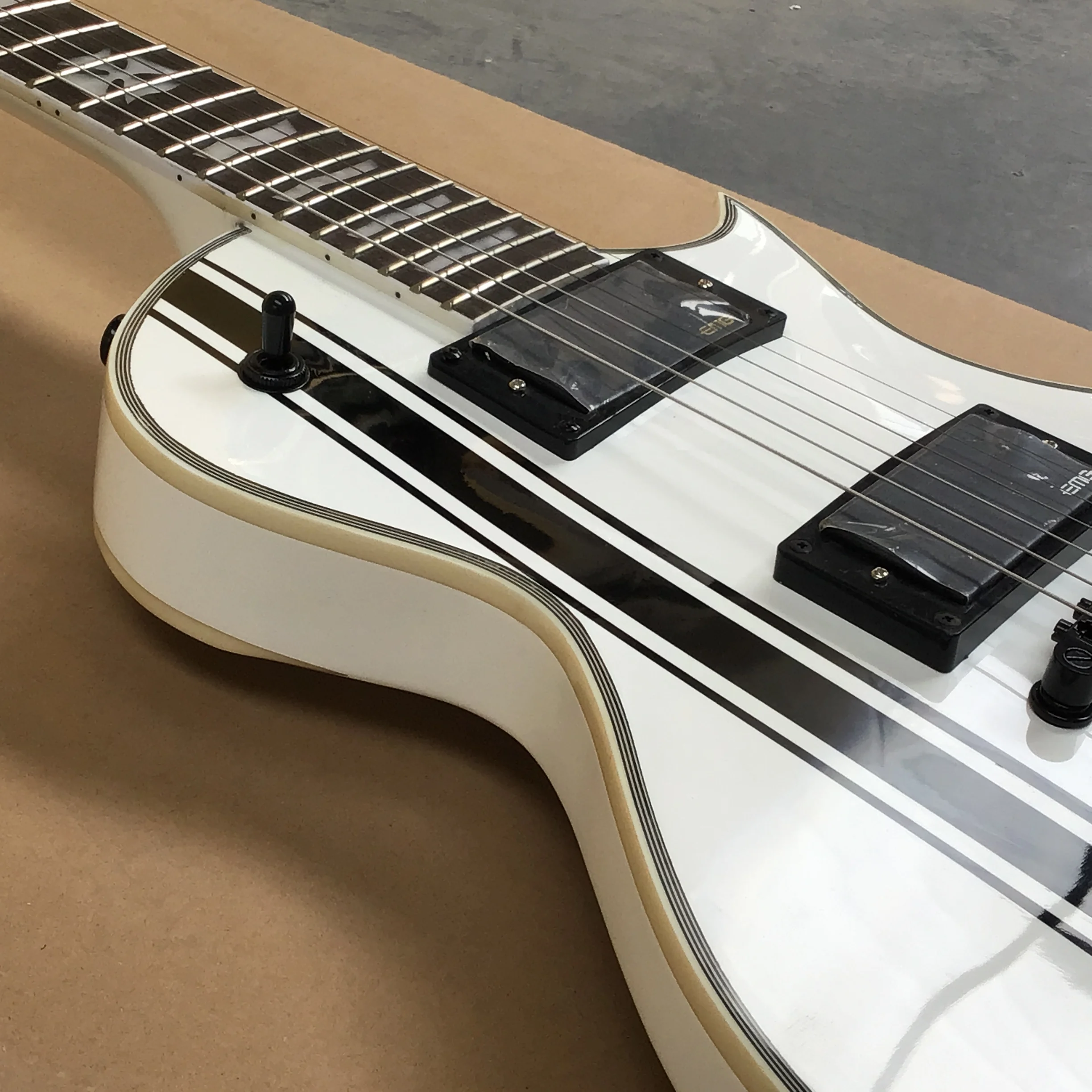 hot sale Perfect tone Six-string electric guitar White, custom accepted， Immediate delivery goods in stock