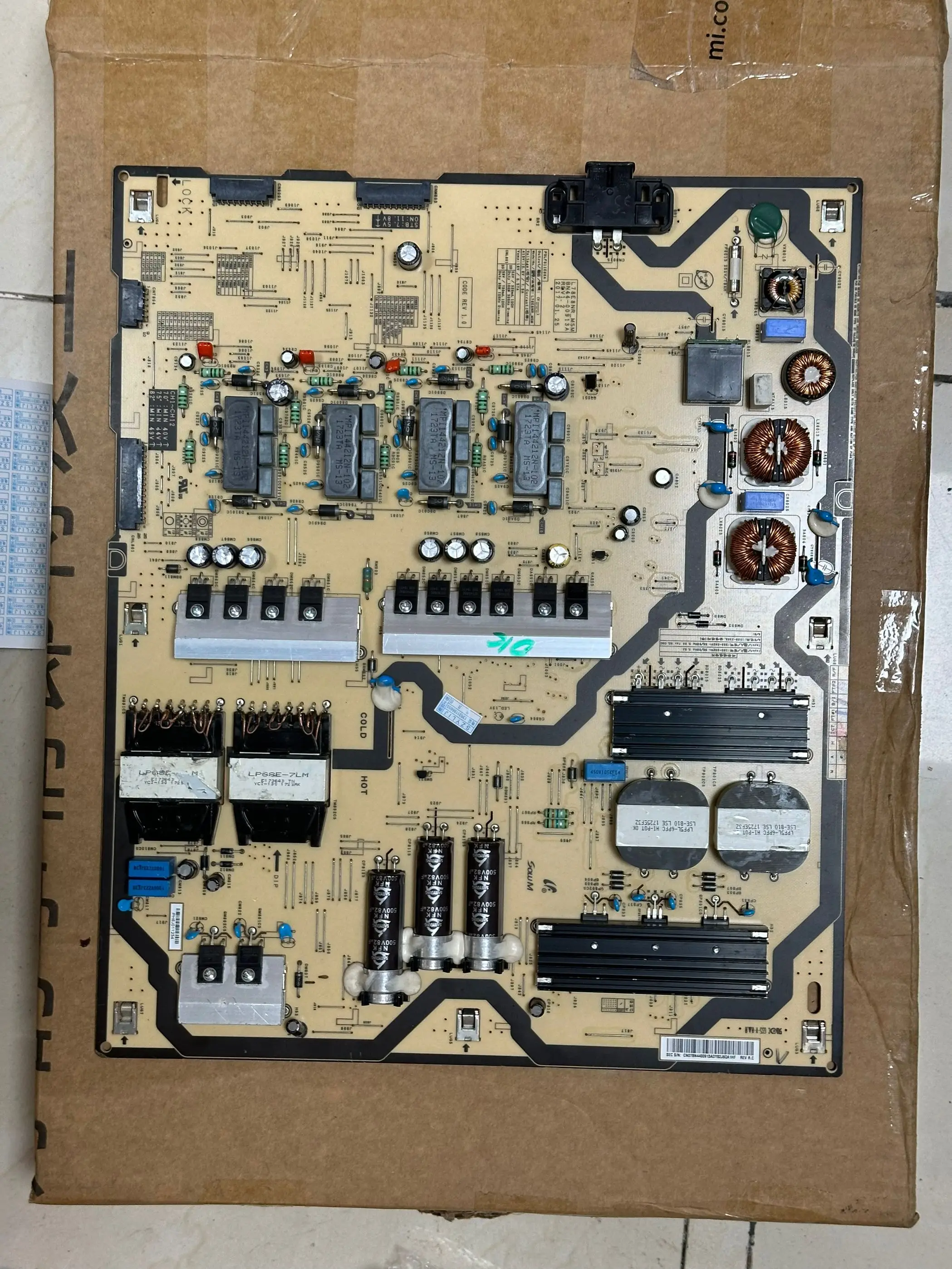 

UN75MU8000FXZA UN75MU800DFXZA UN82MU8000FXZA UN82MU800DFXZA предназначен для платы питания телевизора/светодиода PSLF311E09A L78E8NR_MSM BN44-00913A