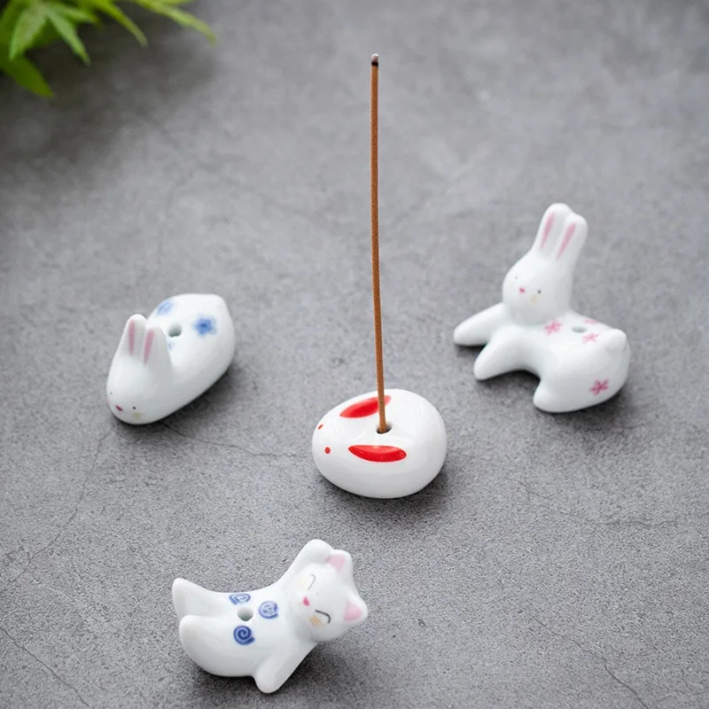 1pcs Rabbit and Kitten Incense Holder Ceramic Cute Incense Burner Ornament Creative Home Decor Incense Holder Home Decoraction