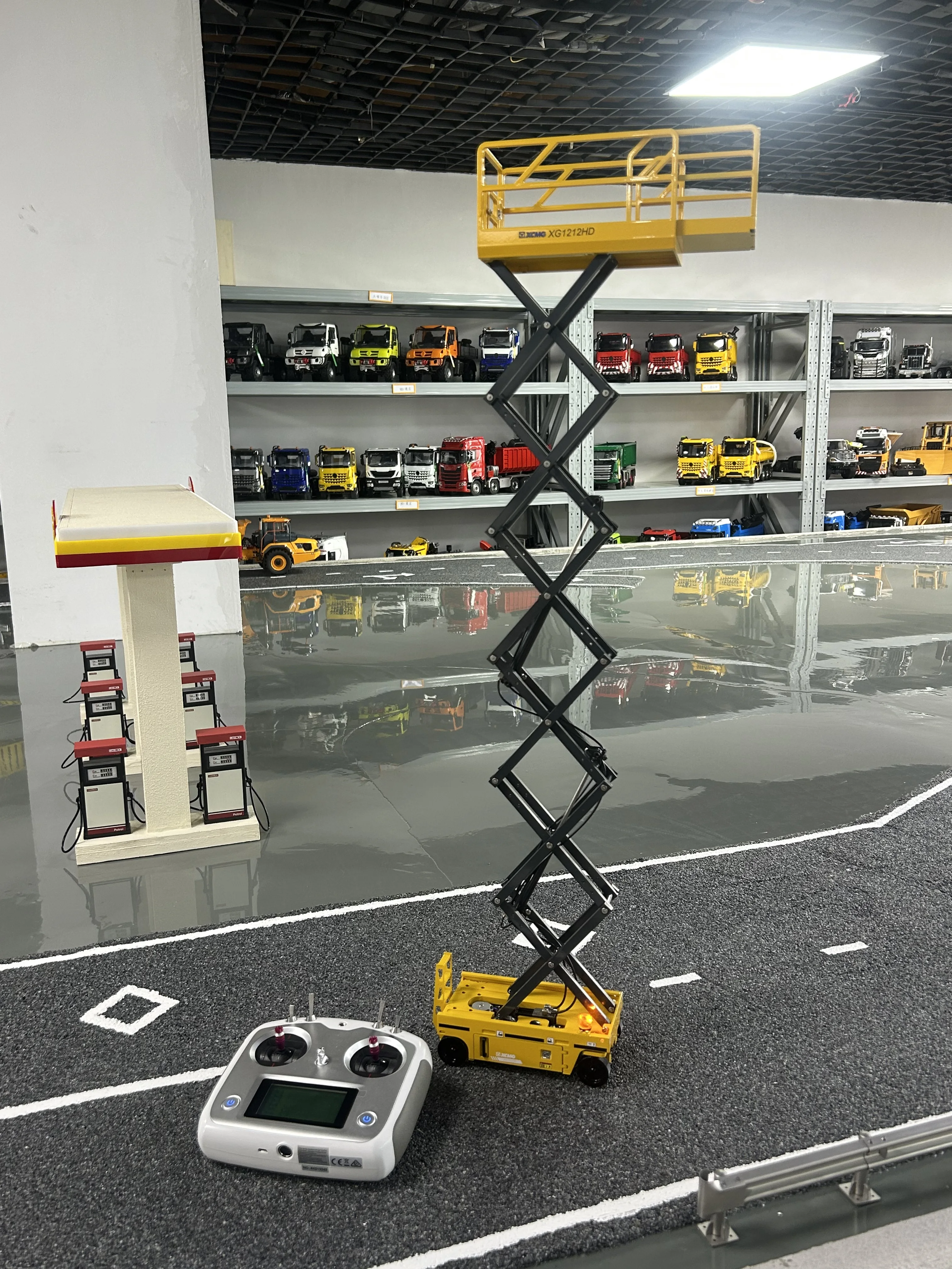 

Радиоуправляемый ножничный подъемник, модель воздушной рабочей платформы, мини-инженерная машина, игрушка с дистанционным управлением, строительный подарок для детей и взрослых