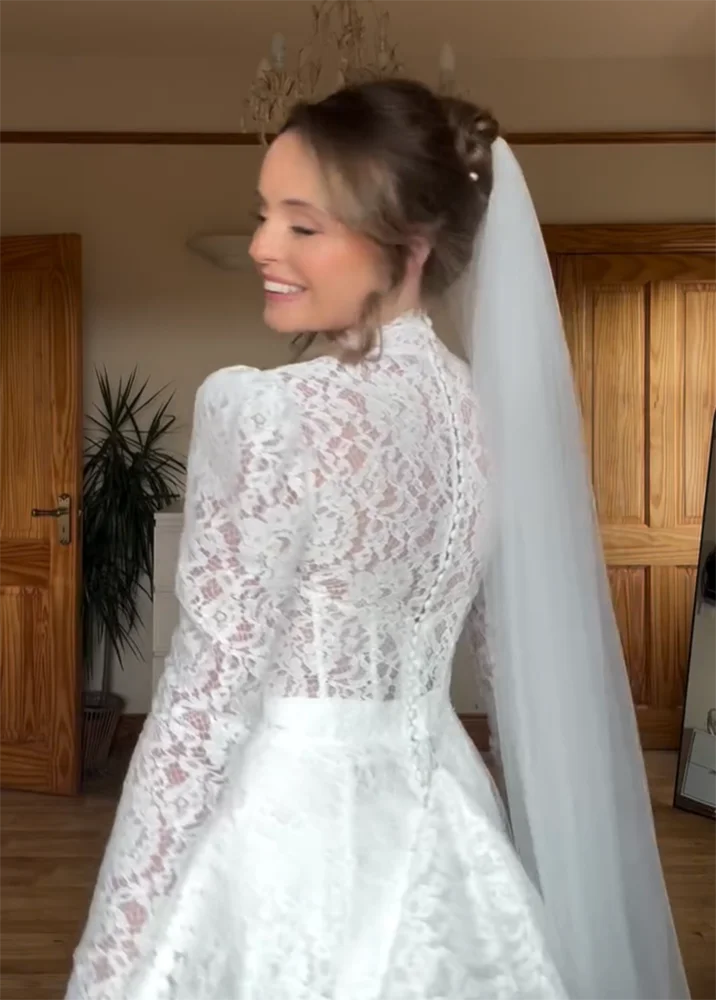 Perfet High Neck Lace Wedding Dress Long Sleeves Buttons Back Elegant Bridal Gowns Accept Custom Made
