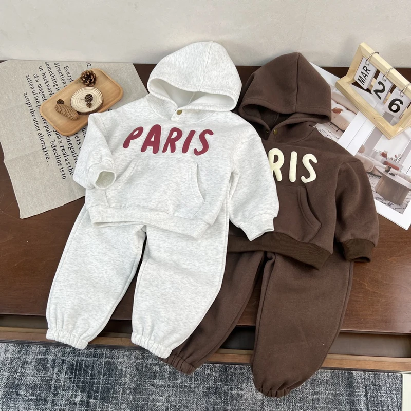 

Модные детские флисовые костюмы с буквенным принтом, спортивная одежда с капюшоном, осенний комплект одежды для маленьких мальчиков и девочек, пуловер, свитер, штаны, наряд