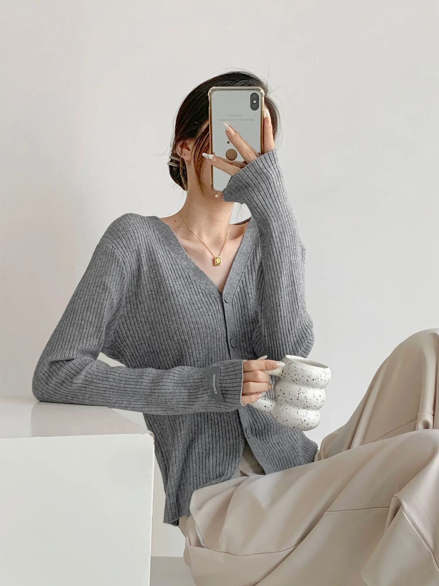 Retro American Style Wave V-neck Long Sleeve Knitted Cardigan Women Autumn New Single Breasted Fine Wool Knitted Short Top QB3E