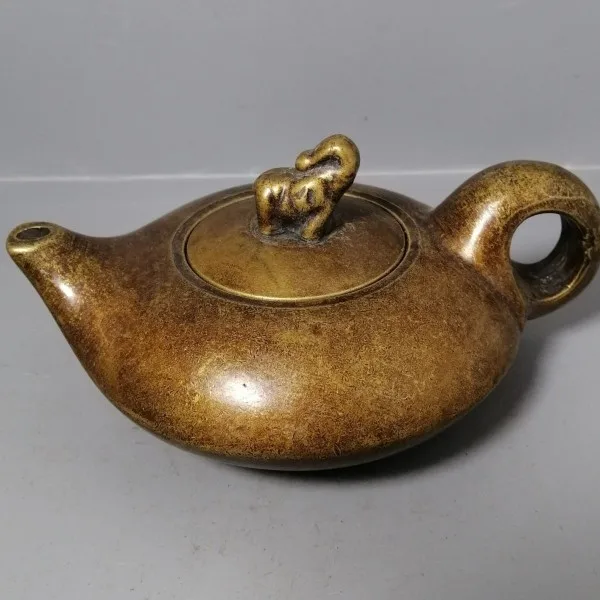 

Bronze wine handle teapot decoration, and ornaments, with a thick and sturdy appearance as shown in the picture