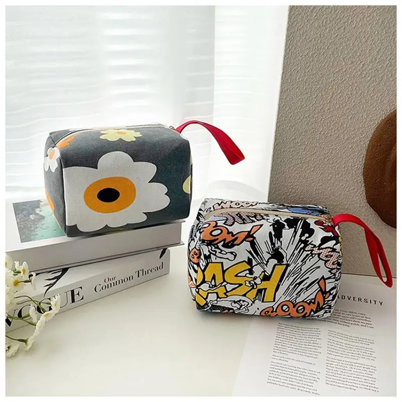 

tylish Printed Travel Cosmetic Pouch Roomy Handheld Bag Zipper Closure Cash Phone Organizer Girls Clutch Gift