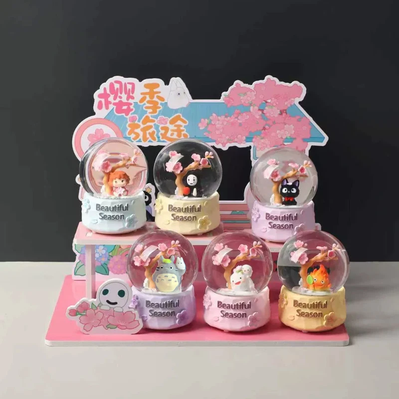 Cartoon Hayao Miyazaki Sakura-Saison Reise Kristallkugel-Serie Blindbox Leuchtende Modellfiguren Auto-Dekoration Mystery Box Geschenke