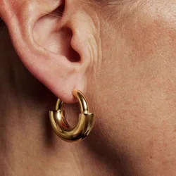 Brass With 18K Small Size Twist Claw Hoop Earrings Women Jewelry Punk Party T Show Gown Runway Trendy  Korean Japan Israel INS