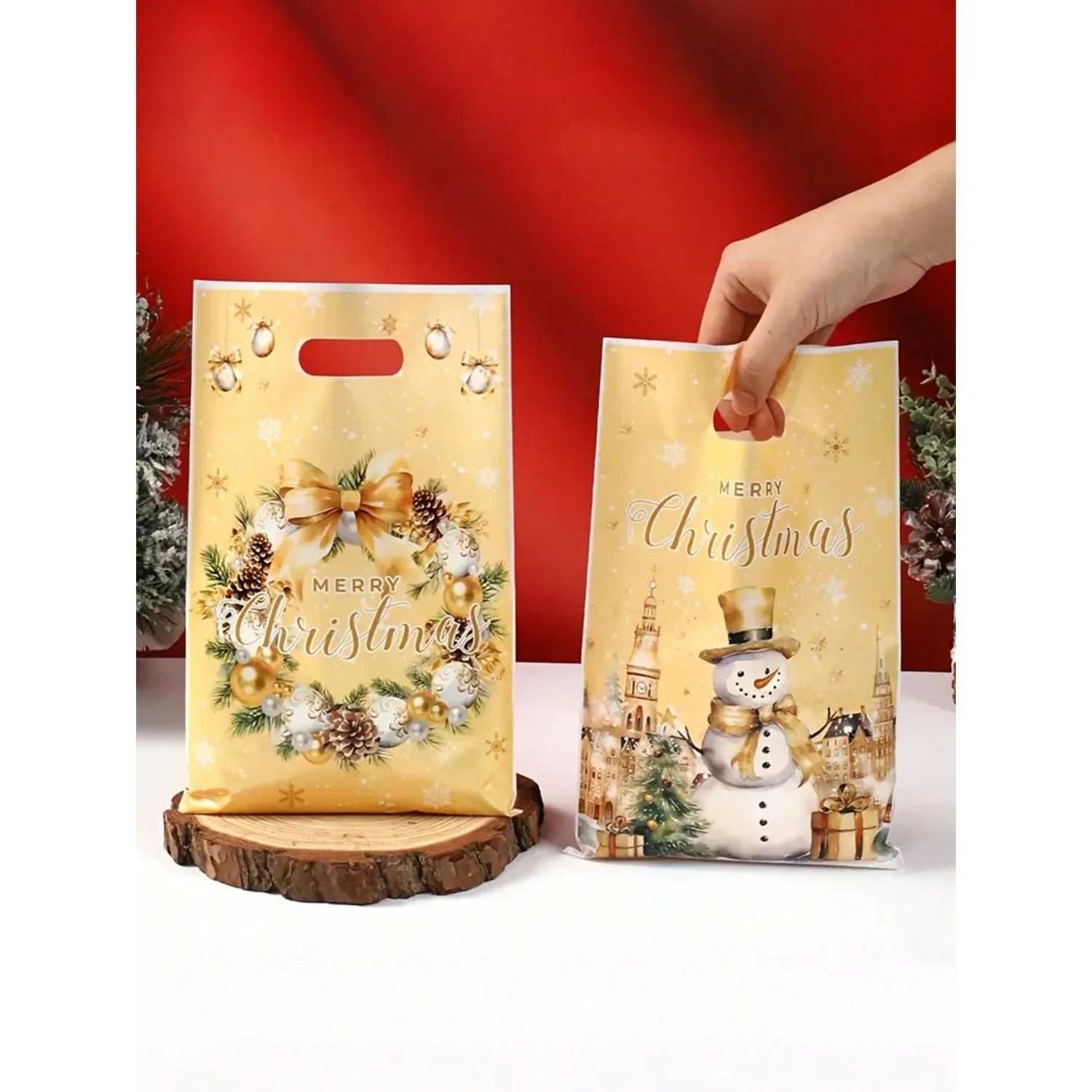 Elegante sacchetto regalo di Natale in oro! Disegni natalizi da 10 x 6,5 pollici sfusi (confezione da 10/25), perfetti per regali di Natale e feste.