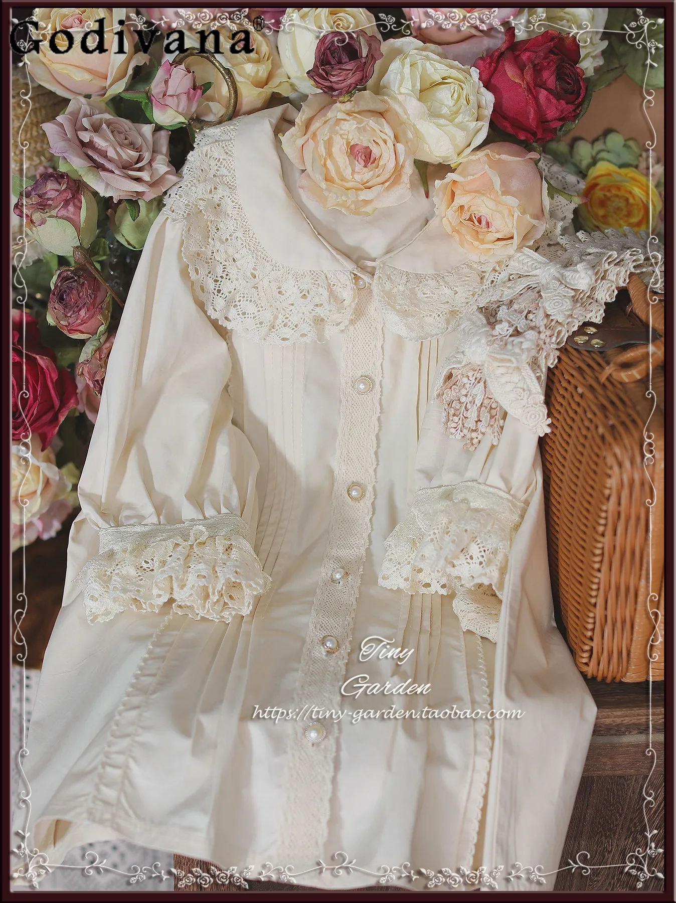 

Japanese Retro Lolita Elegant Lace Doll-style Short-sleeve Shirt Sweet and Cute Peter Pan Collar Versatile Lolita Top for Women