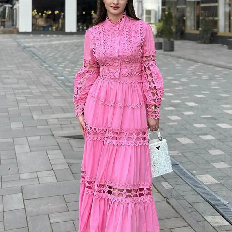 

French retro high-end two-piece set, new hollow lace top, high-waisted skirt set, fashionable, simple temperament, elegant and v