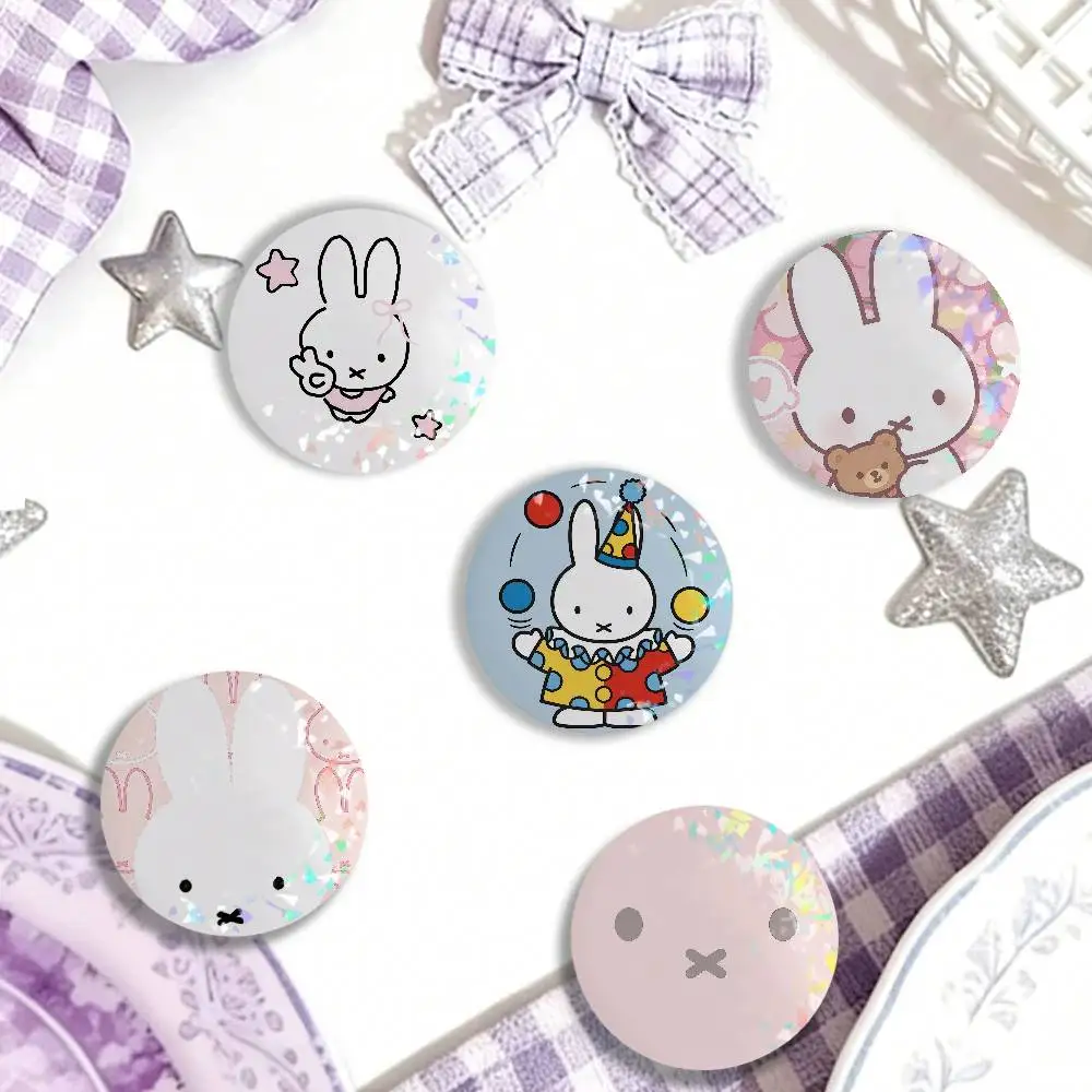 Niedliches Cartoon-M-miffy-Laser-Abzeichen für Kleidung, Rucksäcke, Hüte, Accessoires, Geschenke für Kinder, Freunde, Fans, Sammlerstücke