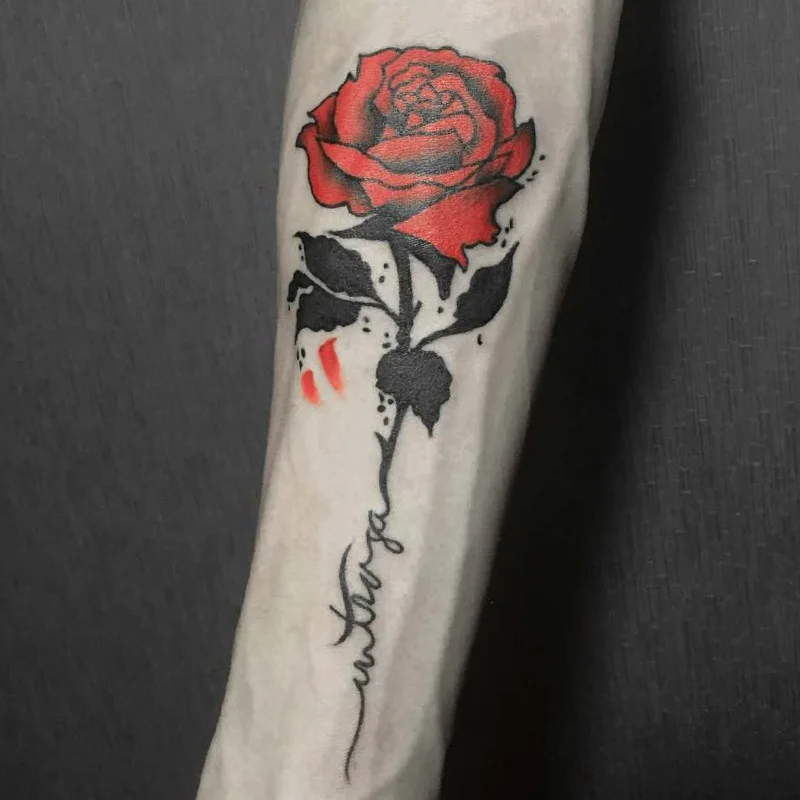 Adesivo per tatuaggio fiore rosso Tatuaggio temporaneo impermeabile per uomini e donne