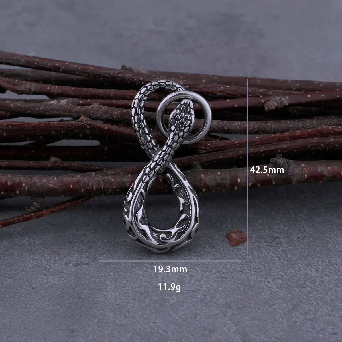 316L Stainless Steel Snake Necklace Men\'s High-end Personality Number Eight Modeling Retro Cool Punk Rock Pendant Gift Box