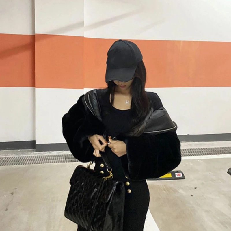 معطف نسائي من الفرو الصناعي بقلنسوة من MEXZT سترة منفوشة سوداء مقصوصة موضة شتوية كورية بأكمام طويلة ملابس خارجية فروي جديدة