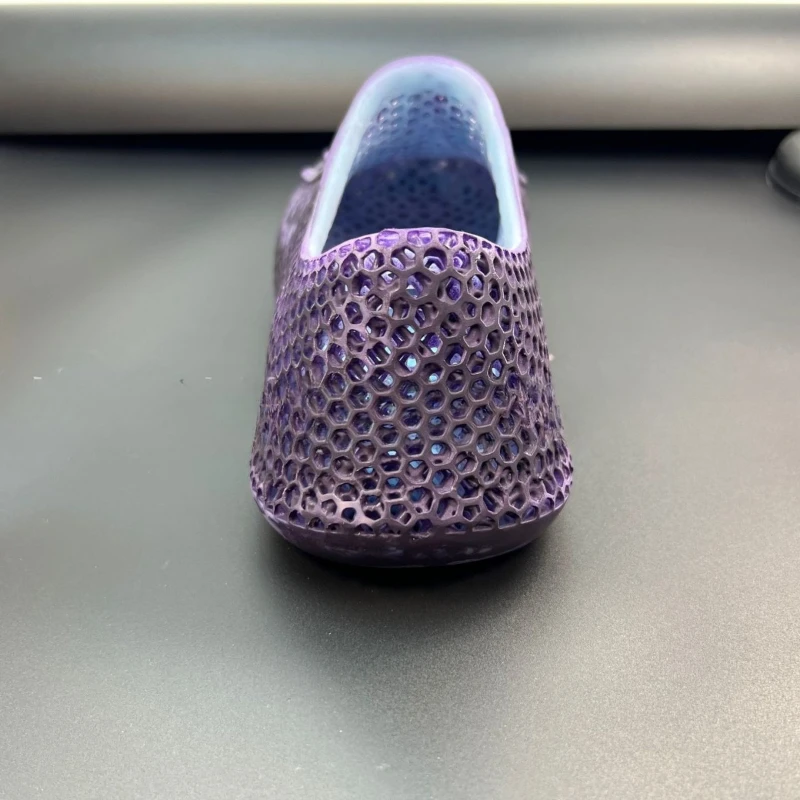 Print Boken shoes hole shoes European and American soft and comfortable men cool new retro 4d print shoes factory direct sales