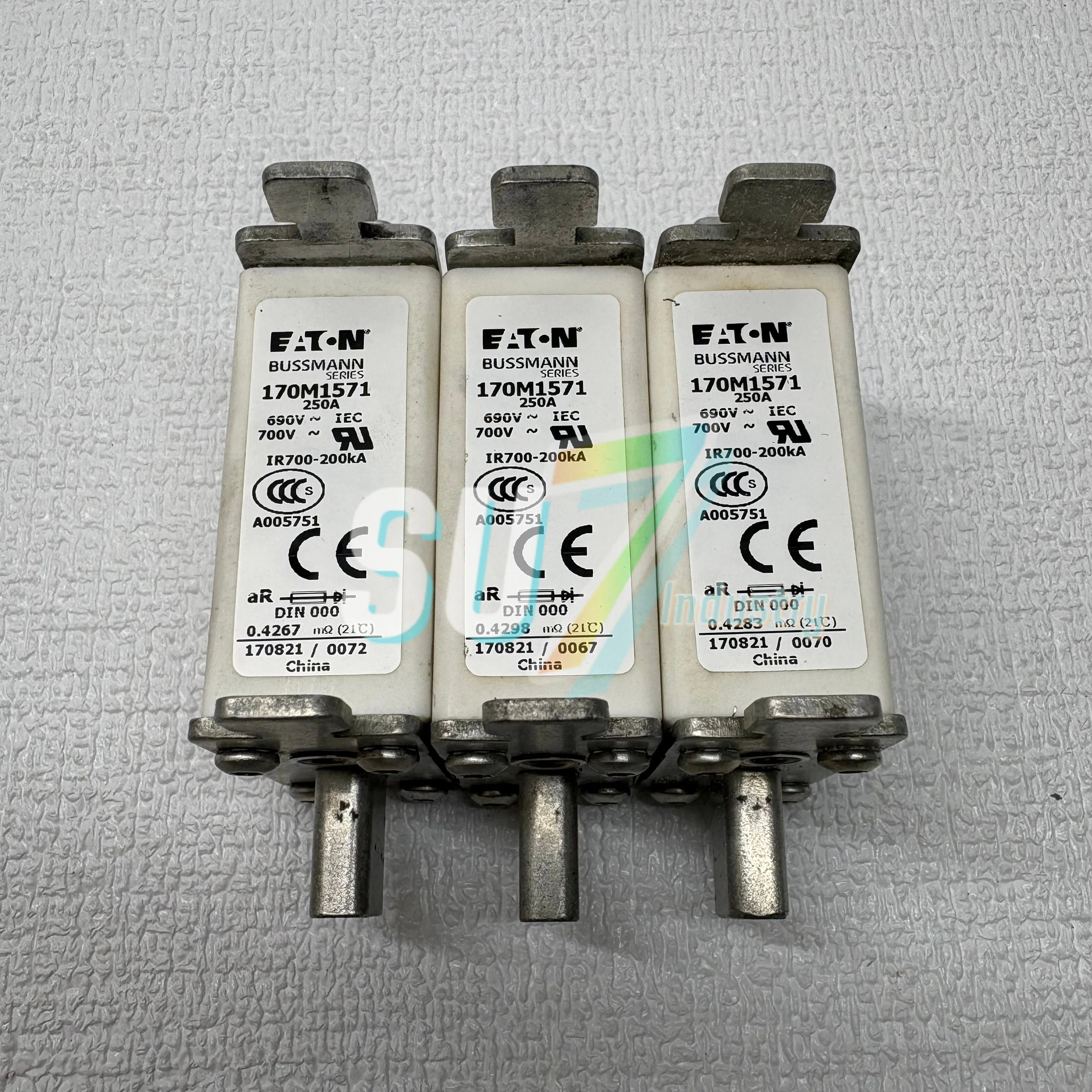 

100% НОВЫЙ быстрый предохранитель 170M1571