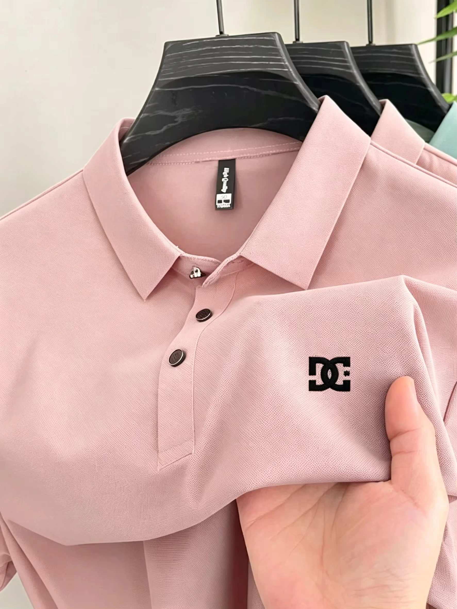 Herren-Poloshirt mit einfarbigem DC-Stern-Print, atmungsaktives, knitterfreies Kurzarm-Oberteil für den Business-Casual-Sommer – Detail 6