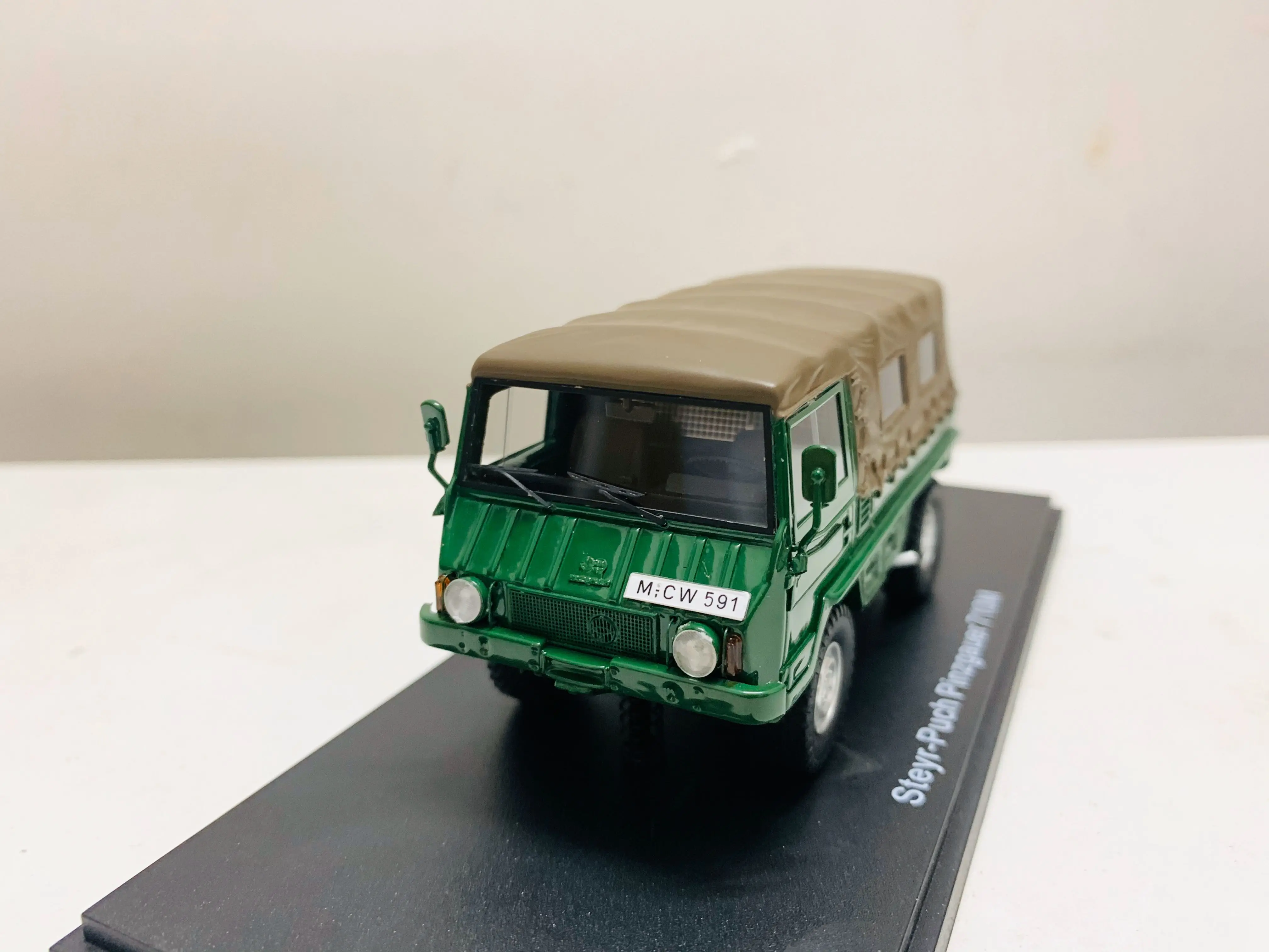 Resina carro modelo para Stepper-Push Pinzgauer, sem caixa de cores, verde, escala 1:43, 710m