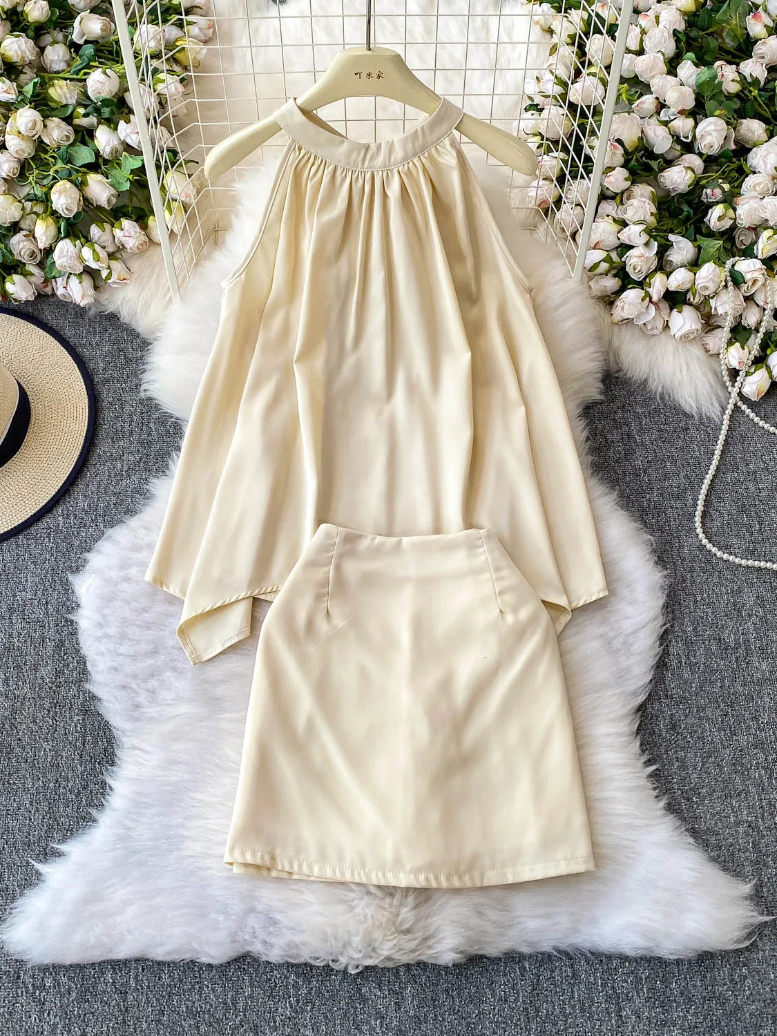 

Young Women's Faion Svel Ne Hanging Vest Set High Waist Slimming ort Skirt Anti-Wrinkle Satin Feel round Ne Top