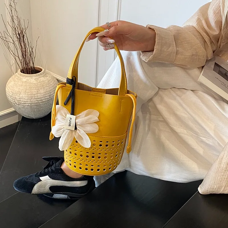 

2025 New Popular Bags This Year Women's Versatile Fashion Shoulder Messenger Bag Korean Version of The Popular Bucket Bag
