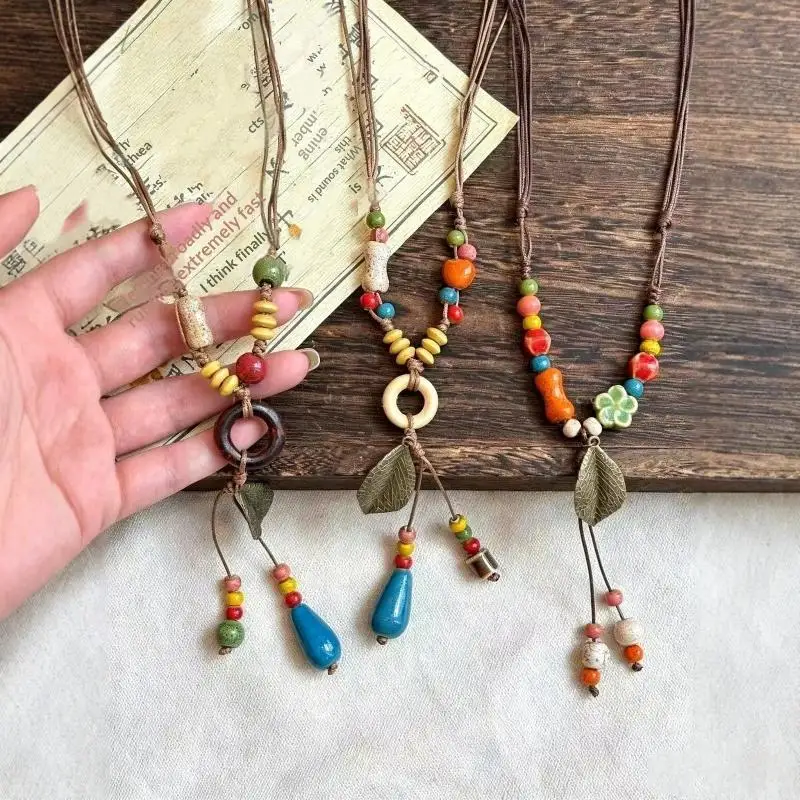 Neue Halskette im chinesischen Stil mit Keramikperlenanhänger für Damen, runde Blattform, lange Pulloverkette, ästhetischer Schmuck, Geschenk – Detail 4