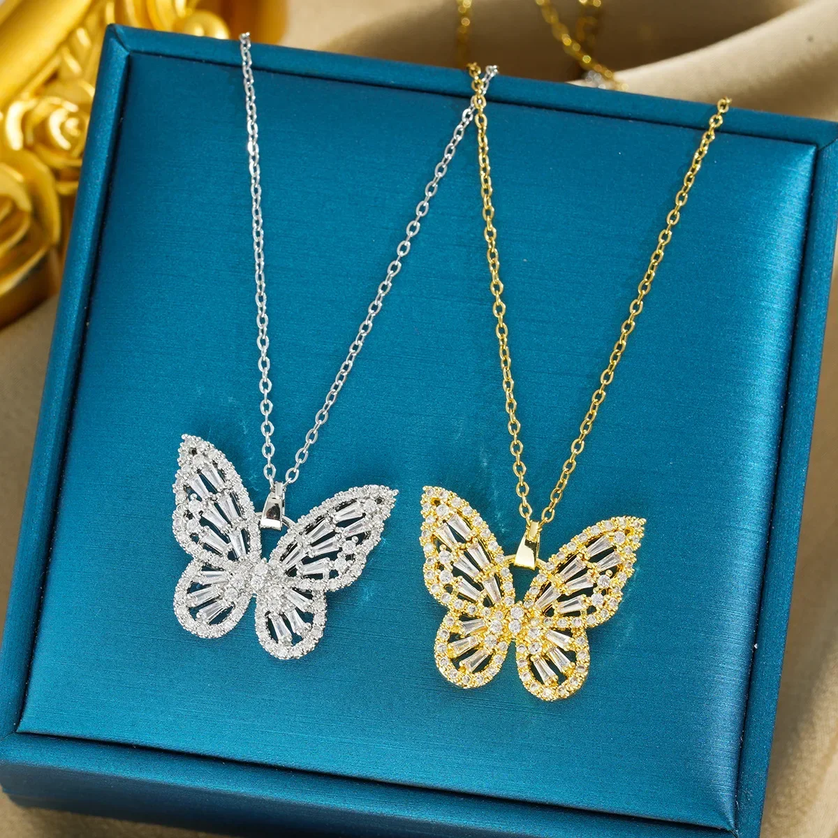 

2025 2025New product launch: A light luxury zirconium butterfly titanium steel necklace for women, fashionable and versatile